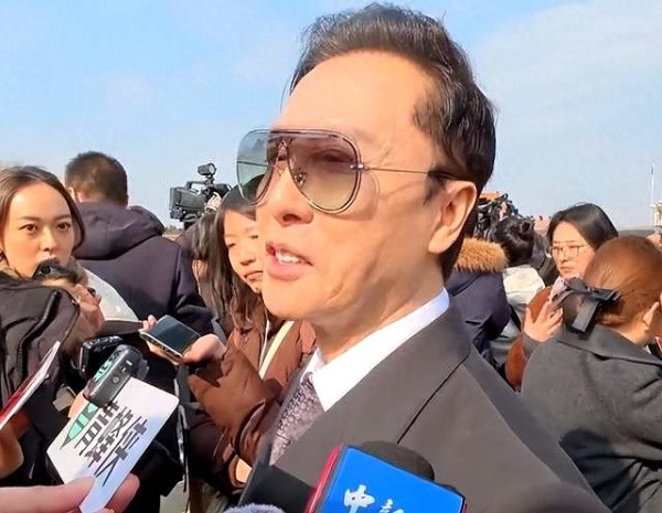 两会暴露明星体制地位，这3位明星能被国家邀请认可，身份不一般