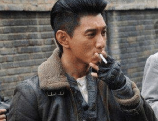 明星身价高也会抽烟，权志龙一盒要15万，吴奇隆黄渤接地气