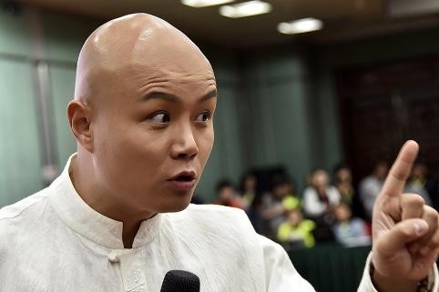 那些一夜之间人设崩塌的明星，她因说错话遭封杀，他最不值得原谅
