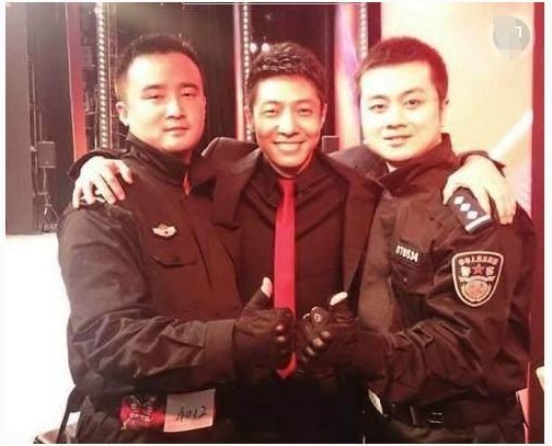 明星和警察合影，马云黄渤像被捕，王菲气势全无，网友：他最淡定