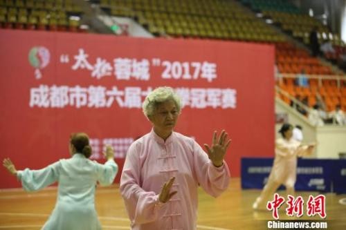 资料图：不少老年人都是太极拳练习者。　董欲晓 摄