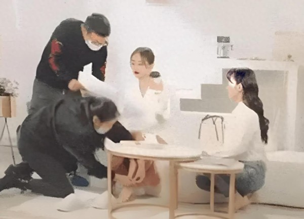 跪地服务、被辱骂、洗内裤擦马桶，伺候明星的工作有多难？