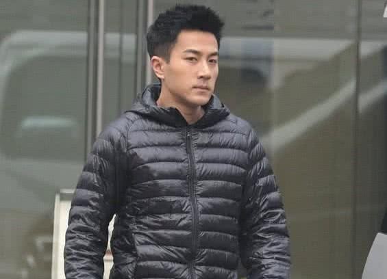 与杨幂离婚5个月，搭戏赵丽颖也没翻红，如今45岁容貌变化大