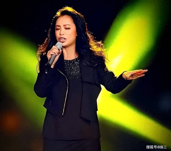57岁惊艳回春！三婚三离的“最丑天后”黄绮珊，逆风翻盘美成黄姐