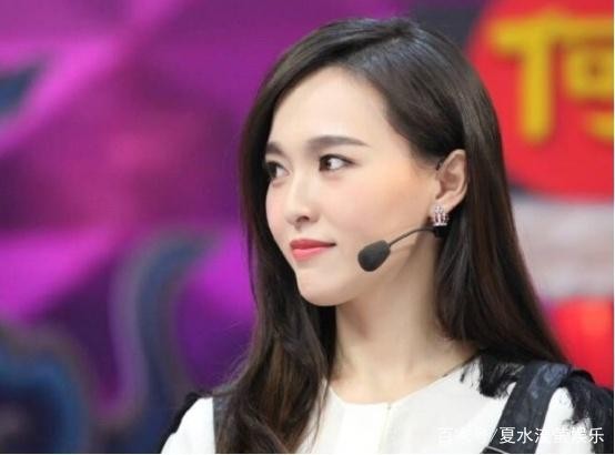 唐嫣机场被路人嘲讽“小明星而已”，她的回应使人意外，情商高