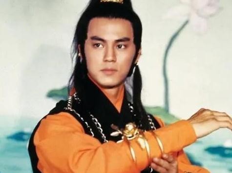 与狄龙匹配的屏幕不是井莉，是她