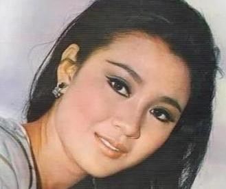 与狄龙匹配的屏幕不是井莉，是她