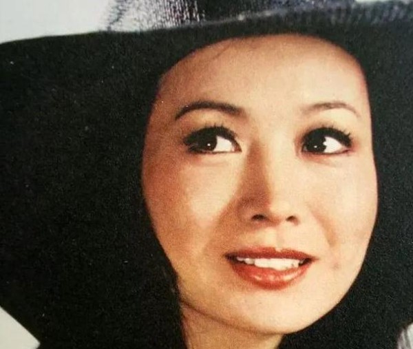 与狄龙匹配的屏幕不是井莉，是她