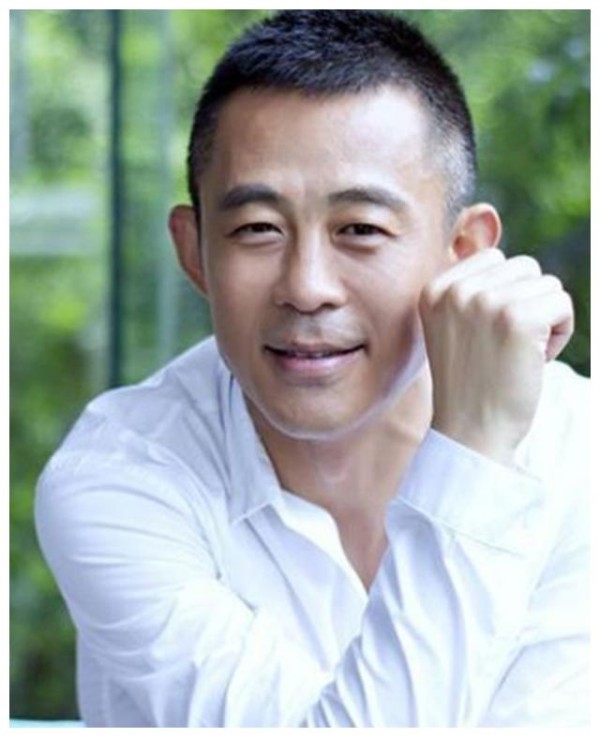 老戏骨侯勇也“翻车”了？三婚20岁小娇妻，网友：眼光始终如一
