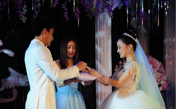 贾乃亮亏惨了！原来他这么爱李小璐，揭秘二人婚姻真实生活如何？