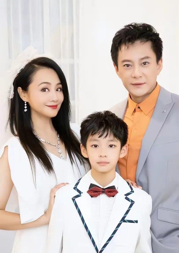 曹颖的“浪姐”迷局：情商翻车还是背景硬核？