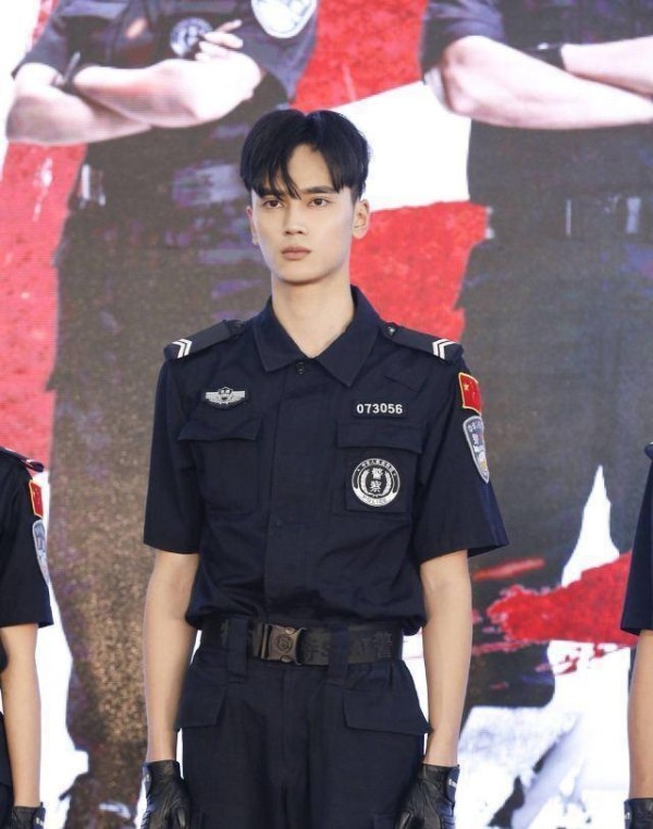 活了这么久, 我终于找到了长得像陈坤的, 两人确定不是双胞胎