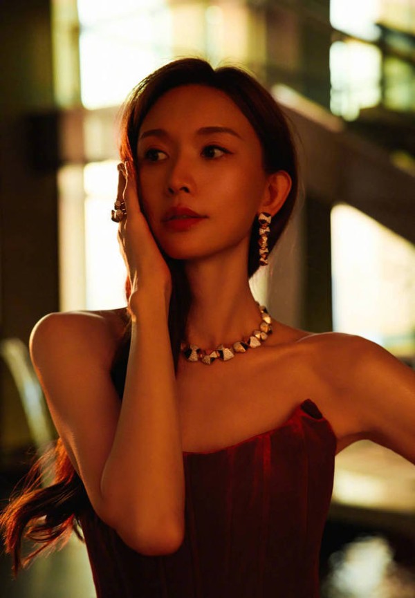 林志玲的五官精致，美貌在线。