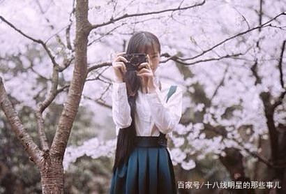 同为“武大校花”，黄灿灿如今沦为18线小演员，而她却越来越红！