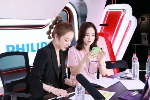 薇娅直播间和四哥是什么关系 同父异母：长得很像是双胞胎吗