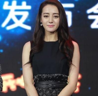 魅力女星大比拼：哪位女明星的美腿，是兼顾腿长不错