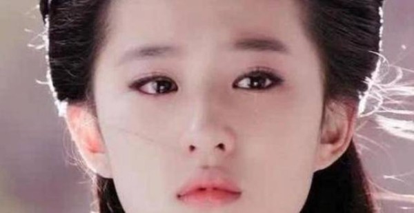 当baby挑战小龙女造型，与陈妍希撞发型，网友：看来跟脸没有关系！