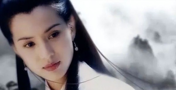 同样演小龙女，把李若彤、刘亦菲和陈妍希放一起看，差别就出来了