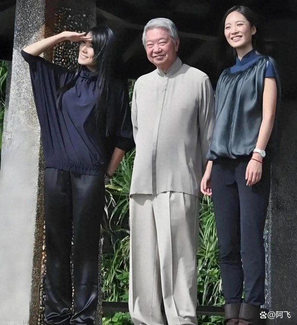 人都是视觉动物，都喜欢那些看着舒服的美好的异性，男女都一样