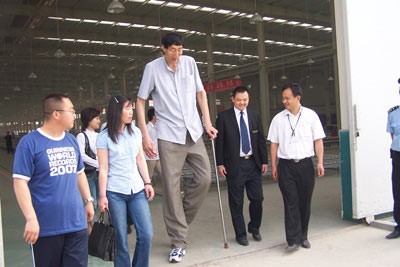 “世界第一高人”鲍喜顺选婚床