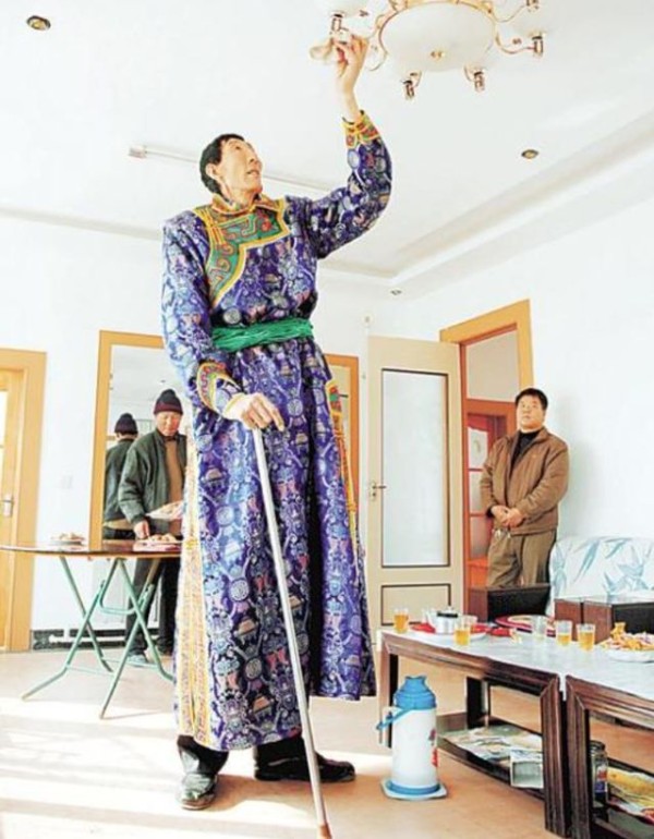 中国“第一巨人”鲍喜顺：57岁不听医嘱执意生子，16年后怎样了？