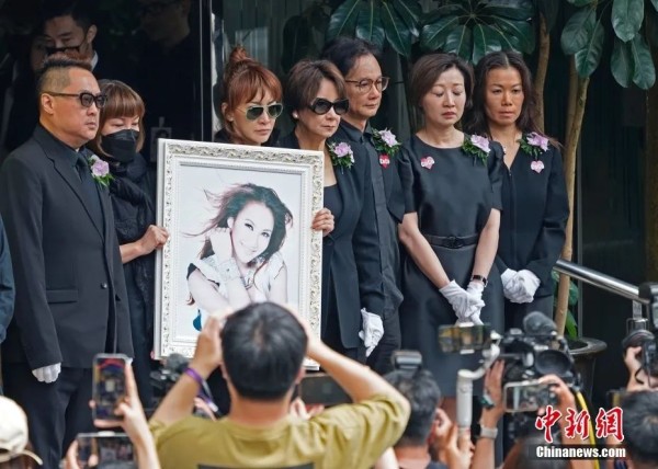 李玟母亲痛斥女婿出轨，正式要求警方调查CoCo死因