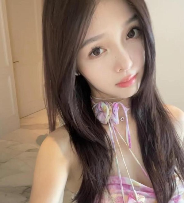 晓雪怎么是李现女朋友呢？网红晓雪多大了真名个人资料图片