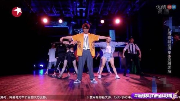 亮亮夸侯明昊跳舞好，侯明昊的一个举动亮了，网友：皮一下很开心