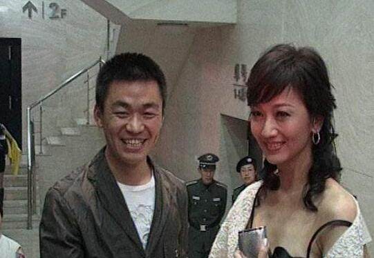 明星也追星，疯狂程度不输普通人，王宝强见到偶像结巴说不出话