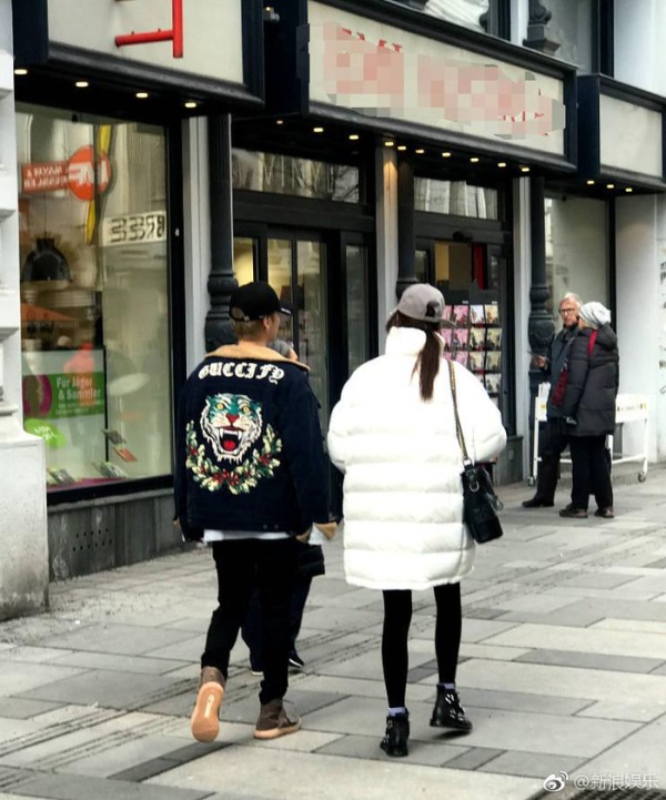 关晓彤入选了芭比娃娃，网友却质疑她凭什么？