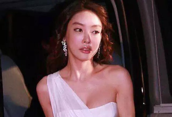 29岁女星遭遇潜规则，曾自曝强迫陪睡百余次，去世十年后再出猛料