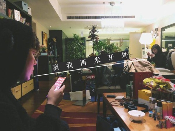 塑料情谊, 沈梦辰探病刘维始终坐在一米开外, 隔空对话!