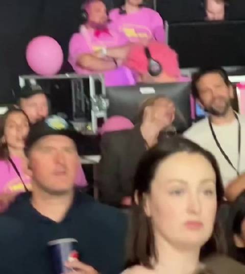 Adele现身Dua Lipa巡演合唱热单