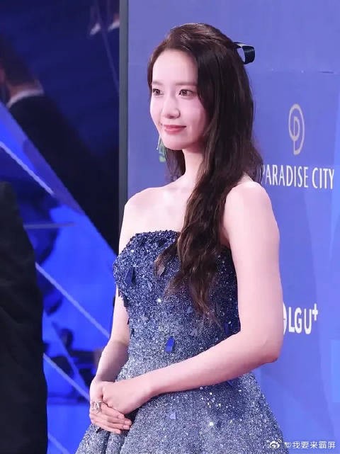 美得我眼睛移不开了~林允儿第四届青龙系列大奖林允儿