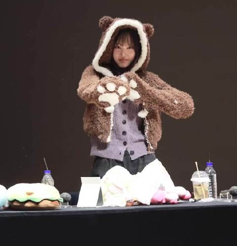 251018 AM签售饭拍视频