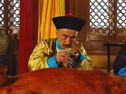 能把手伸到御膳房，但凡麻子多想点，也够把和珅宰了