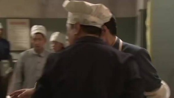 暗线：首长倒台，只有厨子敢跟他一起走，首长知道该怎么做了