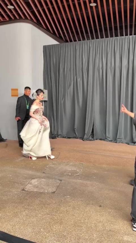 会动的刘亦菲终于出现，等这个压轴的菲的过程中先来看点儿小路透