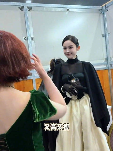 杜华演我见到娜扎本人，好高好瘦好美！