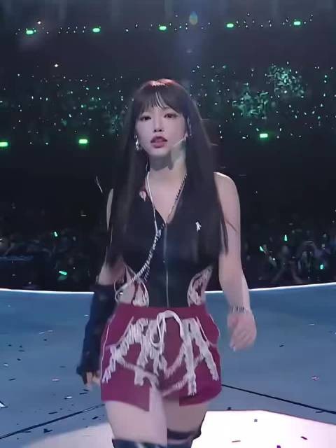 程潇舞台唱跳卡点精准切换自如