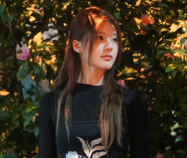 赵露思成功“翻身”,被爆签约大经纪公司,还上演“霸总文学”