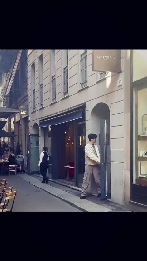 感觉下一期丞丞会贴脸学伟霆哥“妍妍接电话”