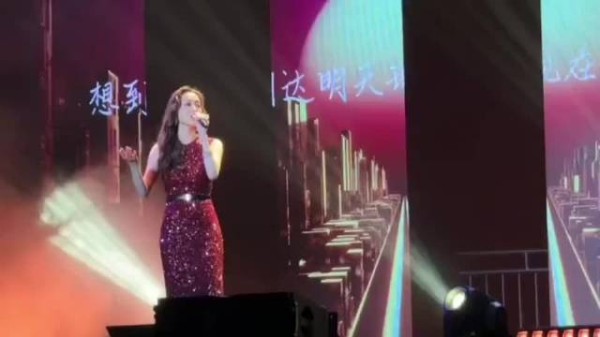 范玮琪舞台频现走音破音,回应称因紧张将改进