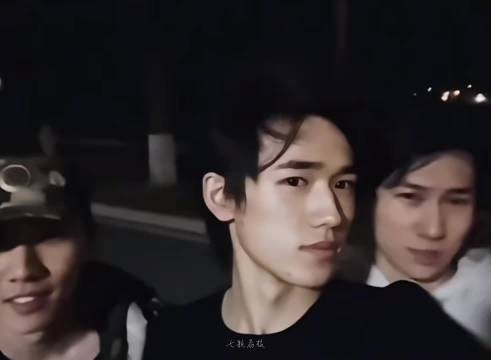 谁还记得那年军训新生与学长的会面 .