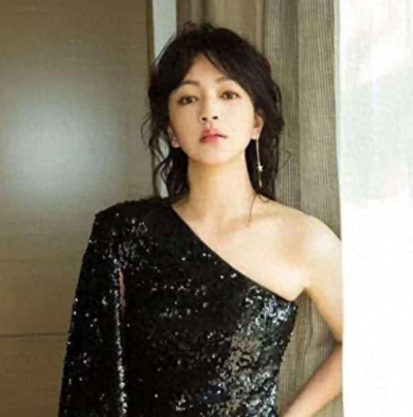 她曾被陈坤陆毅追求,最后却嫁给“丑丈夫”,如今掌管半个娱乐圈