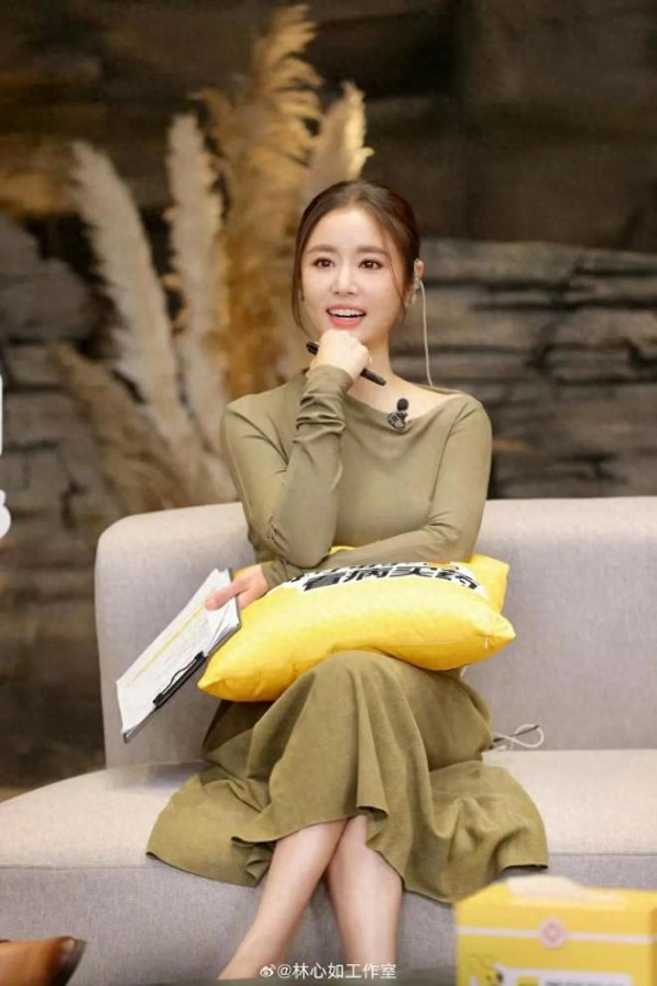 林心如分享夫妻消费观,透露老公霍建华很节省,但对家人非常大方