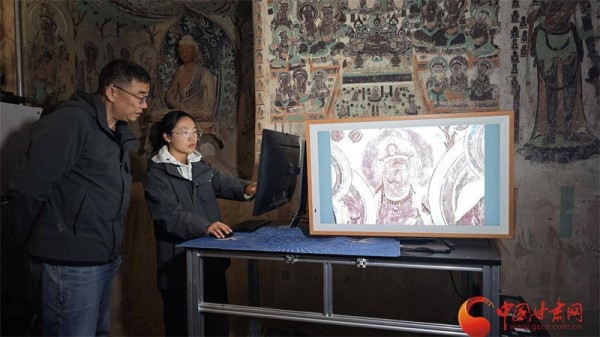 何以中国·壁画里的中国|我在敦煌拍壁画 十万照片一张图