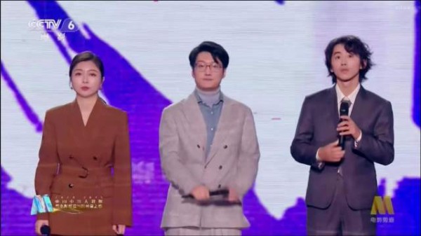 孙宁胡子造型亮相推介新片《比如父子》,虚拟世界寻回父爱