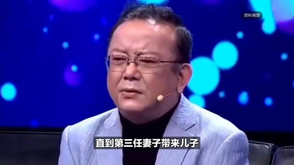 王刚不敢老！77岁演话剧上综艺，只为养17岁儿子