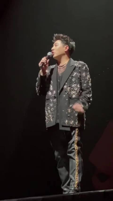 潘玮柏现场邀万人合唱新歌